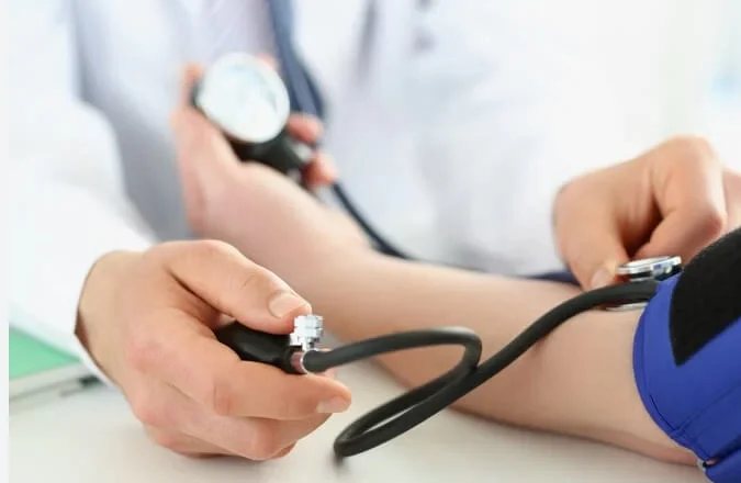 Qeveria heq kufizimin e moshës për check-up-in falas: Pensionistët mbi 70 vjeç do të përfitojnë shërbimin