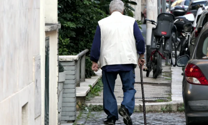 Qeveria italiane synon të mbajë pensionin në 67 vjeç, ekspertët paralajmërojnë pasoja fiskale