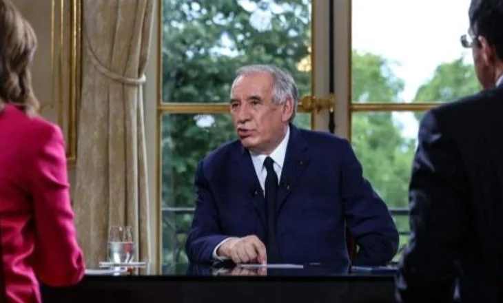 Qeveria rrëzohet me votëbesim