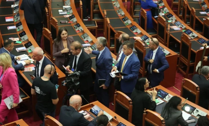 Qokë jo vetëm Metës/ TCH zbulon demokratët që Berisha i dha “hua” Mediut për të krijuar grup parlamentar, çamët mbeten jashtë