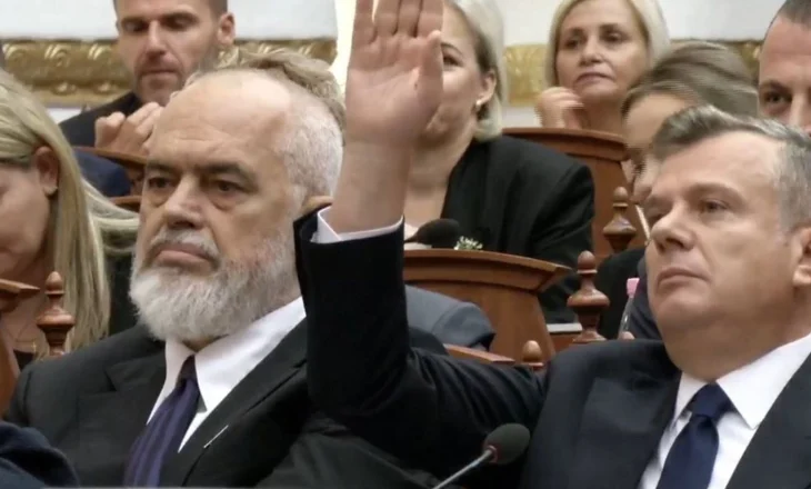 Rama ‘flet’ me Diellën dhe thumbon Berishën: Humbës nuk është kush rrëzohet…