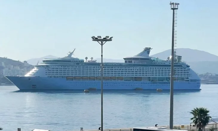 Rama mburret me kroçerën luksoze në Sarandë