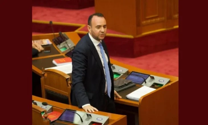 “Rama me krimin, jo me shqiptarët”, Balliu shpërthen: Kryeministri instaloi robot në Kuvend për të mbytur opozitën