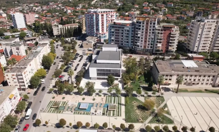 Rama uron të diel të mbarë me pamje nga rilindja e Qendrës së Artit “Vaçe Zela” në Lushnjë