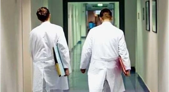 Raporti i OBSH-së: Shqipëria humb 22% të bluzave të bardha, Italia destinacioni kryesor i emigrimit