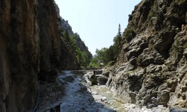 Reshje të dendura shiu dhe stuhi të forta, mbyllet një nga pikat më atraktive të Kretës