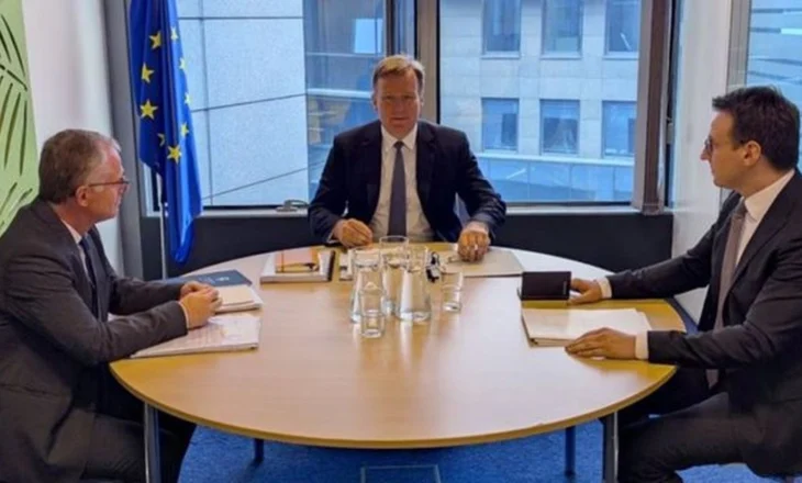 Rikthehet dialogu Kosovë-Serbi, kryenegociatorët Bislimi e Petkoviç takim në Bruksel