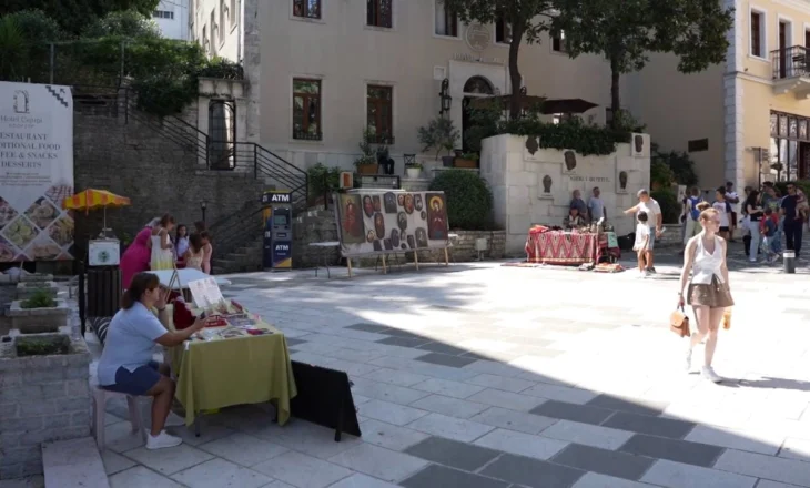 Rikthehet Panairi i Artizanit në Gjirokastër, mjeshtërit e punimeve rikthejnë atmosferën mesjetare të pazarit