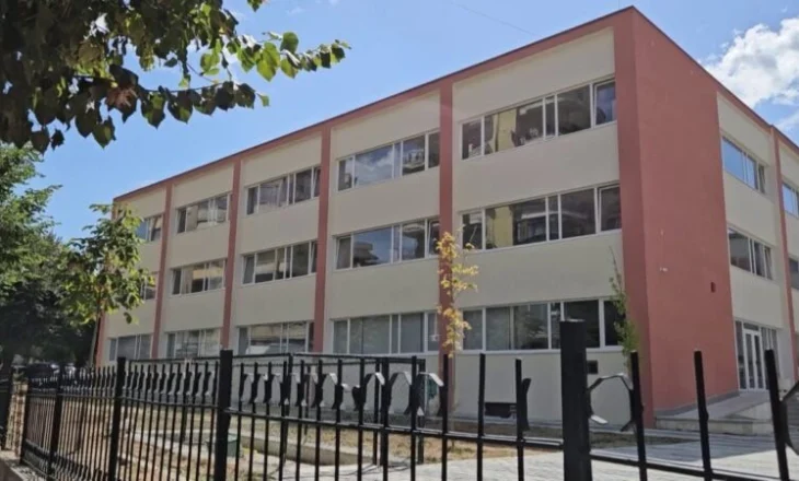 Rreth 3.700 nxënës më pak se një vit më parë, rrezikohet mbyllja e disa shkollave në Korçë