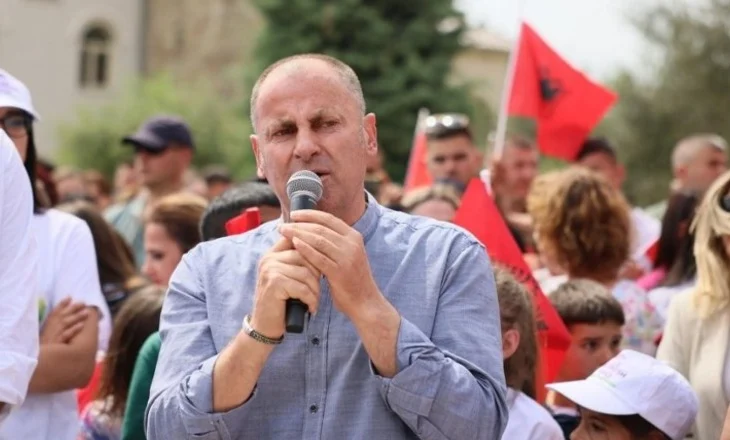 Rrethimi i Rrugës Egnatia me asfalt, kryebashkiaku i Peqinit s’pranon kritikat: Rruga shfrytëzohet edhe nga banorët e zonës