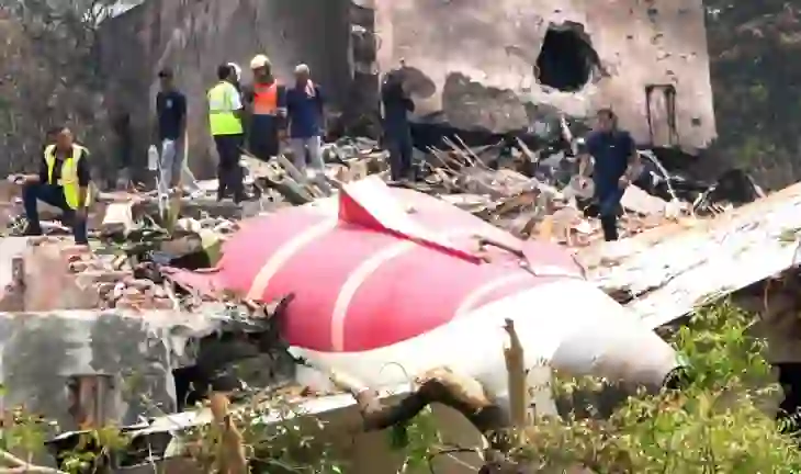 Rrëzimi i avionit me 260 të vdekur në Indi, familjarët e viktimave ngrenë padi kundër kompanive Boeing dhe Honeywell