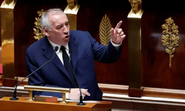 Rrëzohet kryeministri francez, Bayrou humb votëbesimin
