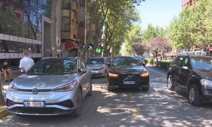 Rrëzohet pretendimi i policisë, parkimi i dyfishtë nuk ndëshkohet penalisht
