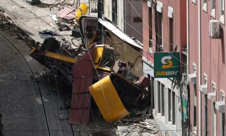 Rrëzohet vagoni i teleferikut në Lisbonë, dëshmitarët: Ishte si një shpërthim
