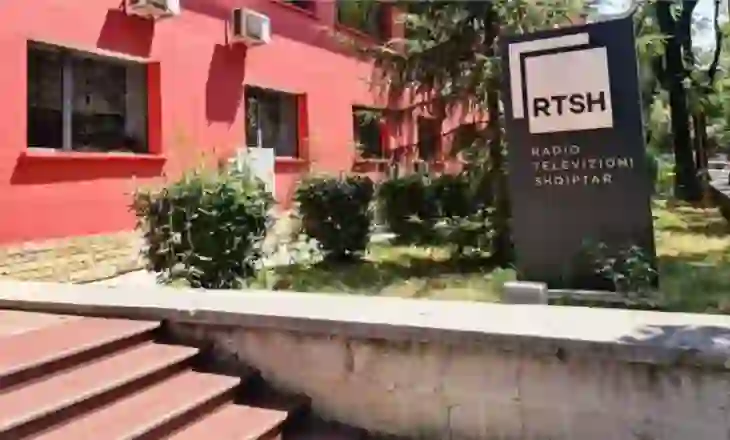 RTSH drejt kolapsit: Borxhet e papaguara vënë në rrezik pjesëmarrjen e Shqipërisë në Eurovision