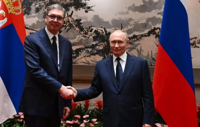 “Rusia mbështet integritetin territorial të Serbisë”/ Vuçiç takon Putin, flasin edhe për Kosovën