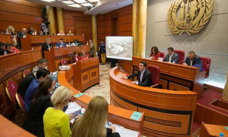 Seanca për shkarkimin e kryetarit, Këshilli Bashkiak i Tiranës mblidhet sot për të vendosur mbi fatin e Erion Veliajt