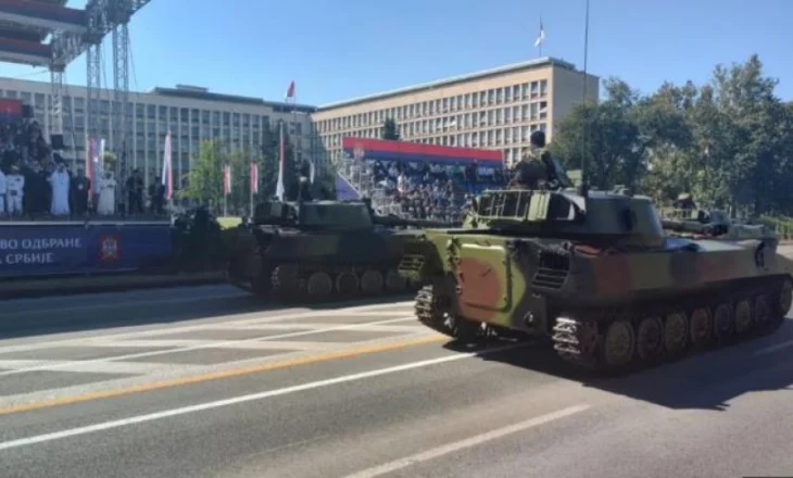 Serbia mban paradën ushtarake me 10 mijë trupa, MiG-29, dronë e avionë! Dodik krah Vuçiç! Policia ndalon studentët