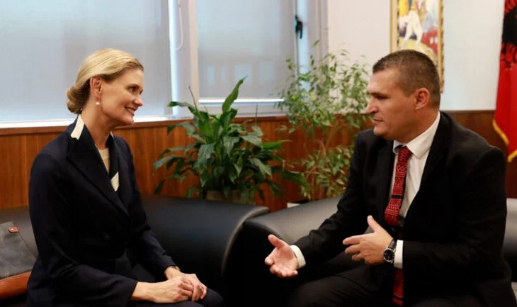 Shefja e Ambasadës Amerikane, vizitë në SPAK, VanHorn: Folëm me Dumanin për punën e SPAK dhe BKH