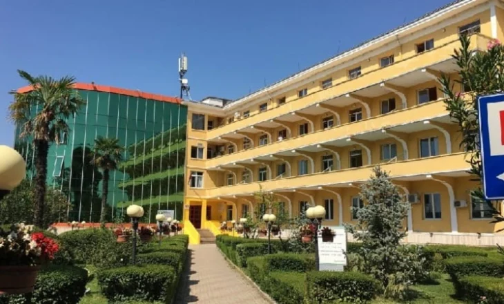 Sherr me thika mes dy infermierëve në spitalin ‘Shefqet Ndroqi’, plagoset njëri prej tyre