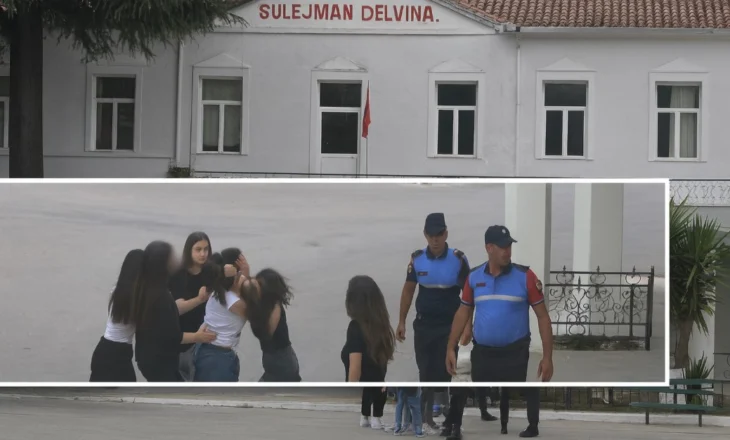 Sherr mes vajzave përpara gjimnazit “Sulejman Delvina” në Delvinë