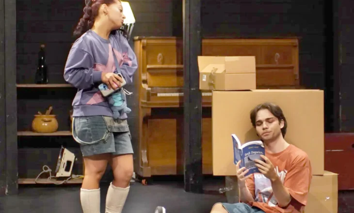 Shfaqja “Fundjava magjike” në Teatrin Eksperimental, një histori me humor, ndjeshmëri dhe reflektim