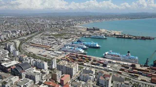 Shifrat/ Porti i Durrësit, rritje me 9% e kontejnerëve të përpunuar gjatë 7-mujorit