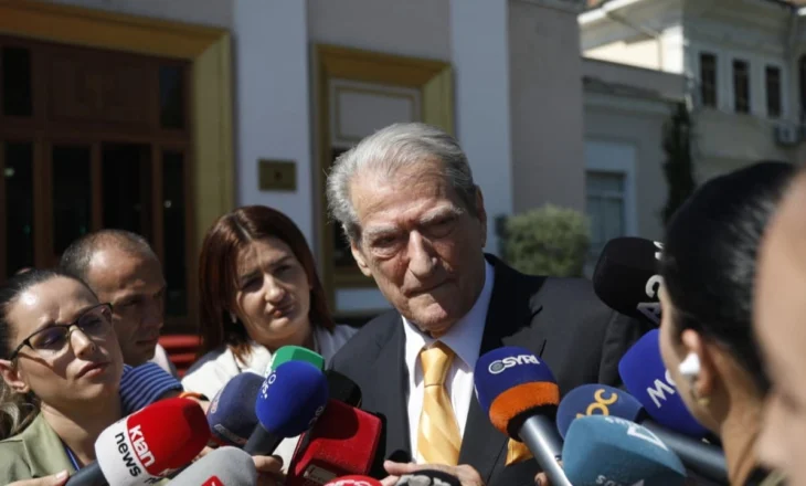 Shkarkimi i Veliajt, Berisha jashtë Kuvendit: Ata që sulmuan prokurorët i bënë gjyq me pasion të tmerrshëm