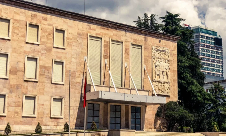 Shkarkimi i Veliajt, Prefekti i përcjell shkresën Ramës, Qeveria mblidhet nesër në mesditë për vendimin