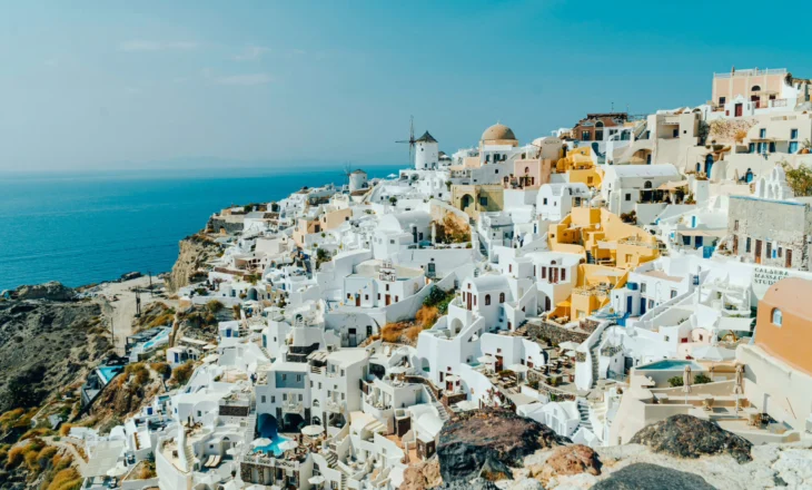 Shkencëtarët zbulojnë shkakun e tërmeteve masive në Santorini