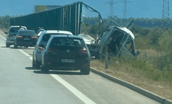 Shkon në dy numri i viktimave të aksidentit në Levan – Vlorë, vdes edhe pasagjeri i kamioçinës