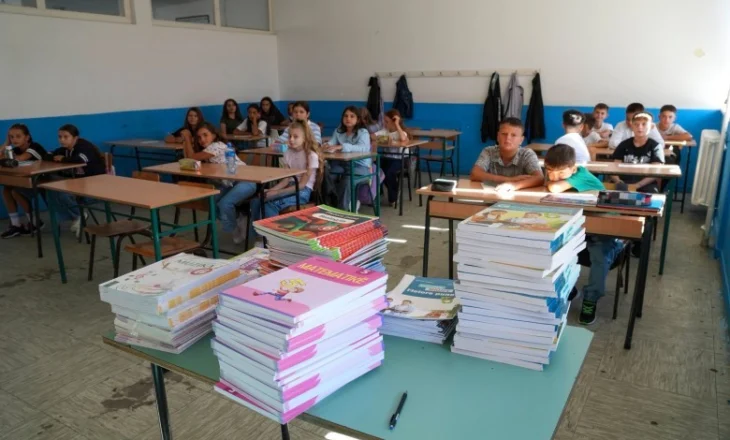 Shpërndahen librat falas për nxënësit shqiptarë të Luginës së Preshevës