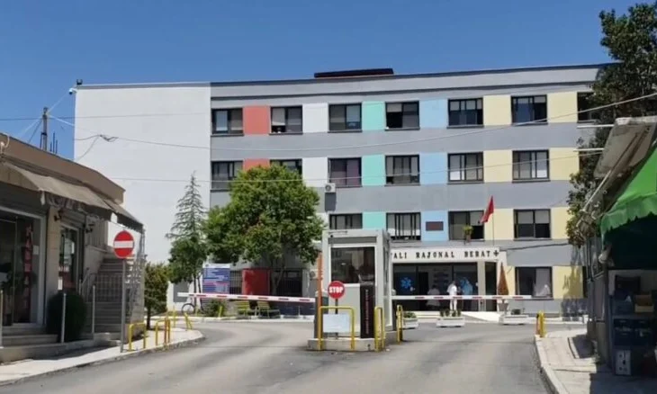 “Shpërthim” virozash në Berat/ Fëmijët preken nga çrregullime gastro-intensinale, 10-15 shtrime në spital çdo ditë