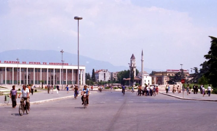 Shqipëria e varfër por e sistemuar, pa lypsarë, me barazi ekstreme, krenari dhe pa makina – Rrëfimi i historianit danez, për vizitën në Shqipërinë komuniste