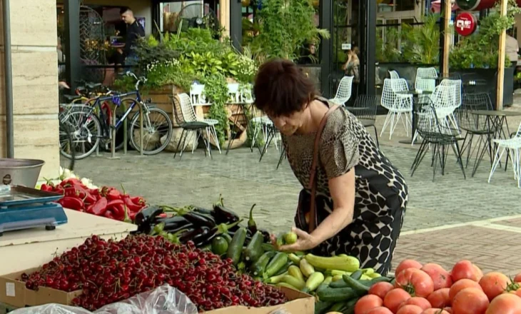 “Shteti të mos merret me çadrat”/ Qytetarët të shqetësuar: Të kontrollojë ushqimet që hamë