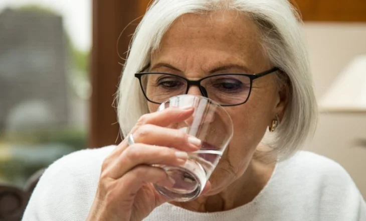 Shumë pak pështymë? Ja si ta kuroni gojën e thatë