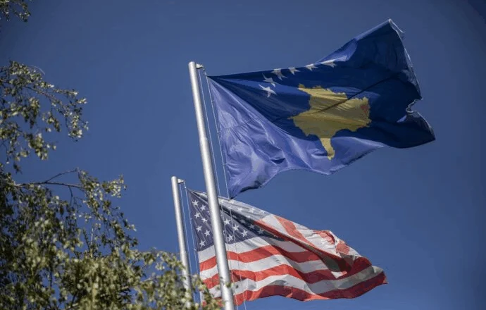 “Shuplaka amerikane”, pezullimi i dialogut strategjik me SHBA-të godet ekonominë e Kosovës