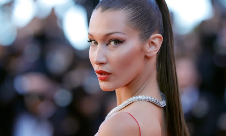 Si është gjendja e saj? Bella Hadid poston foto alarmante nga shtrati i spitalit