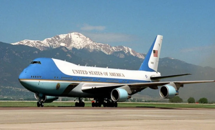 Situatë e frikshme me avionin Air Force One që transportoi Trumpin, një avion Spirit iu afrua