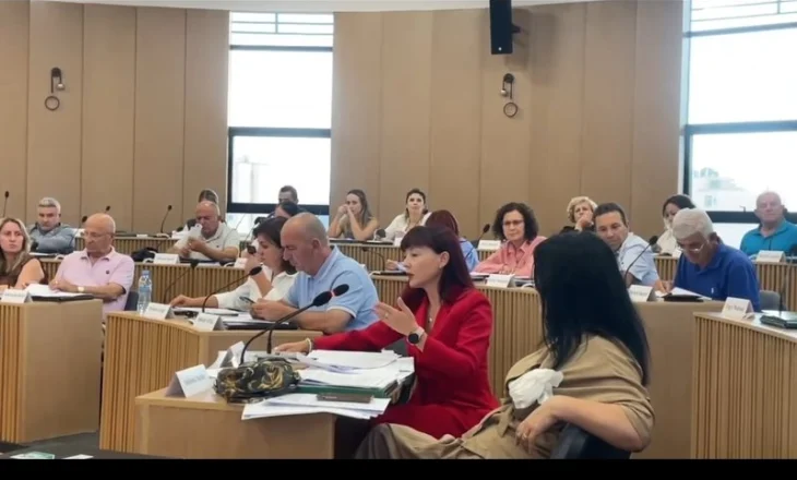 “S’ka marrëveshje të fshehta për shpronësimin e Teatrit Skampa”/ Anëtarja e Këshillit Bashkiak të Elbasanit përgënjeshtron median e Xenit