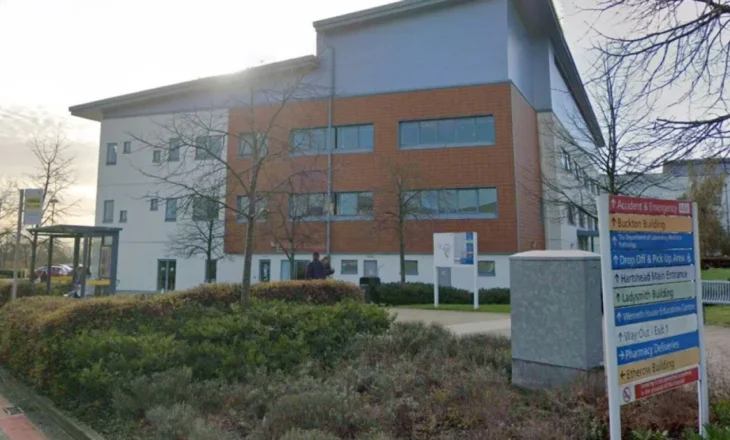Skandal në një spital të Manchesterit, mjeku kryen marrëdhënie seksuale me infermieren teksa pacienti ishte nën anestezi