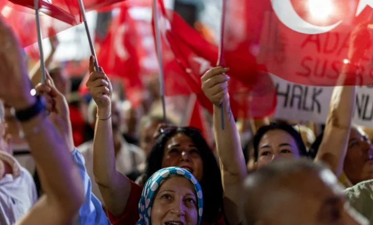 Skandal në Stamboll/ Arrestohet një tjetër kryebashkiak i CHP-së së bashku me 47 zyrtarë të tjerë, tensionet politike në Turqi marrin “zjarr”
