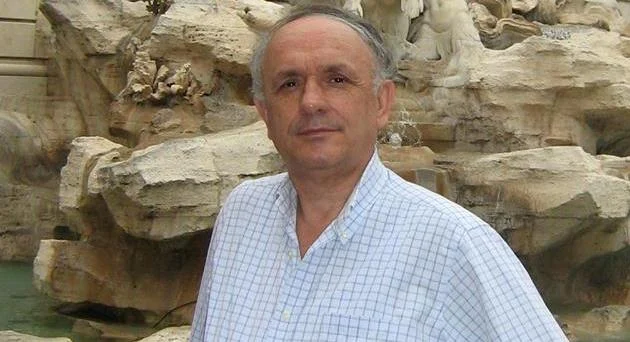 Sokrat Habilaj: Dashuritë nuk vdesin kurrë me thinja…
