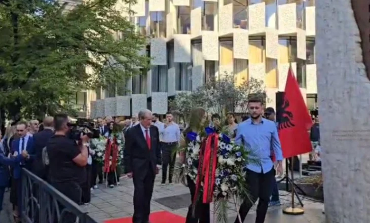Sot 27 vite nga vrasja e Azem Hajdarit, PD mban ceremoni përkujtimore