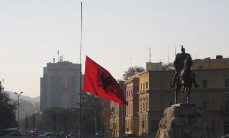 Sot flamujt në gjysmë shtizë, ditë zie për Dhimitër Anagnostin