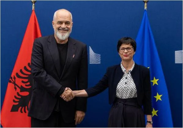Sot Konferenca Ndërqeveritare, Rama ndan foto me Kos: Padurim për të hapur edhe 4 kapituj të tjerë të negociatave, ritëm rekord