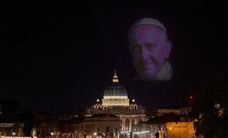 Spektakli mbi Vatikan, 3 mijë dronë formuan portretin e Papa Françesku!