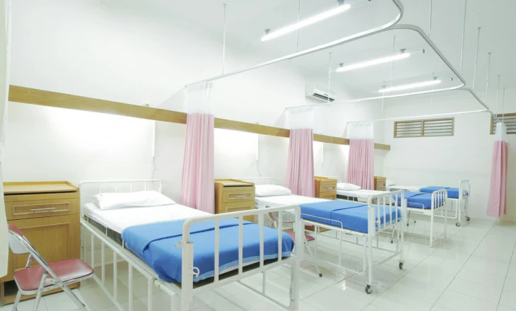 Studioi për 14 orë rresht, nxënësi 11-vjeçar shtrohet në spital