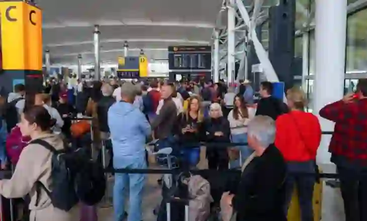 Sulm kibernetik paralizon disa aeroporte evropiane, qindra fluturime të anuluara e të vonuara