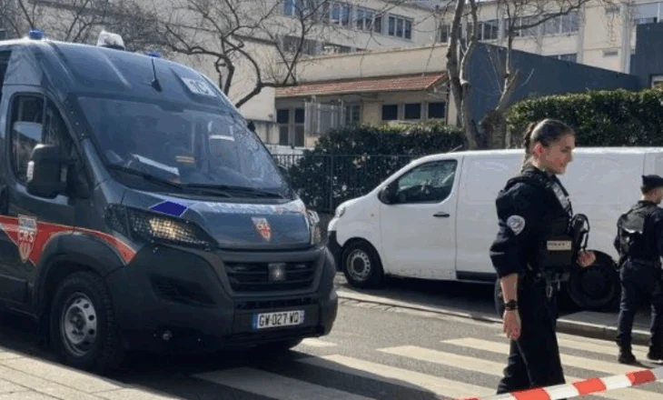 Sulm me thikë në Marsejë, policia qëllon për vdekje autorin